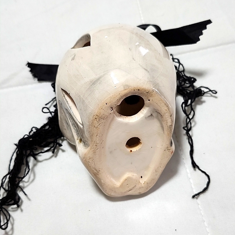 Ceramic Skull - Picture 5 of 5